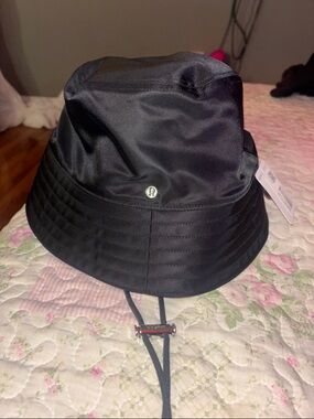 lululemon athletica Black Bucket Hat with Chin Strap